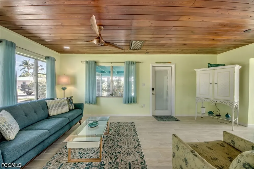 2567 Cay Cove Matlacha FL 33993