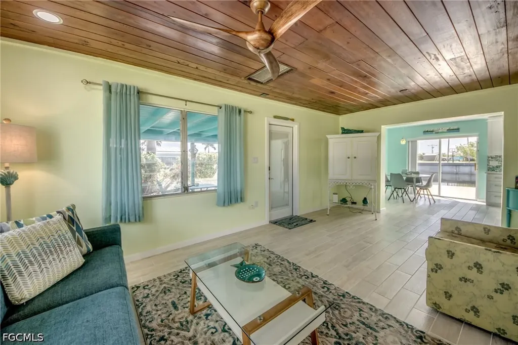 2567 Cay Cove Matlacha FL 33993