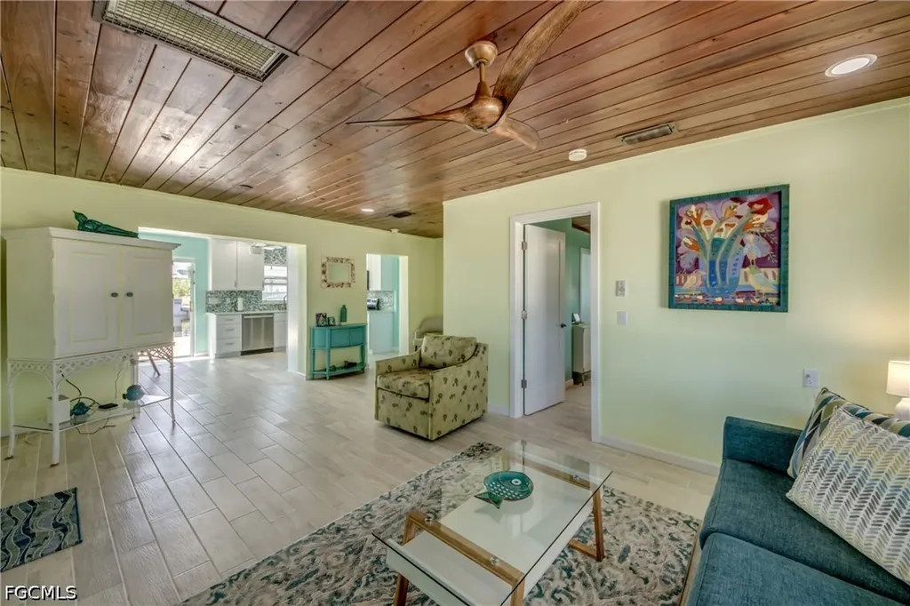 2567 Cay Cove Matlacha FL 33993