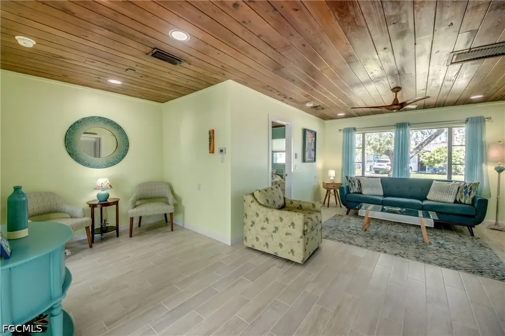 2567 Cay Cove Matlacha FL 33993