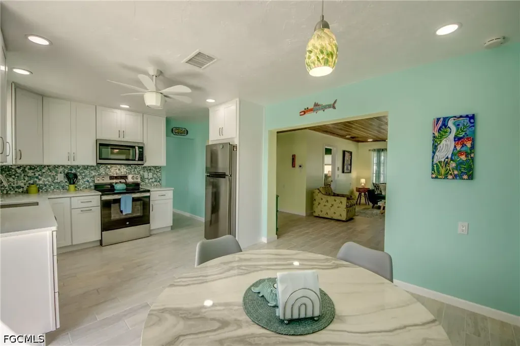 2567 Cay Cove Matlacha FL 33993