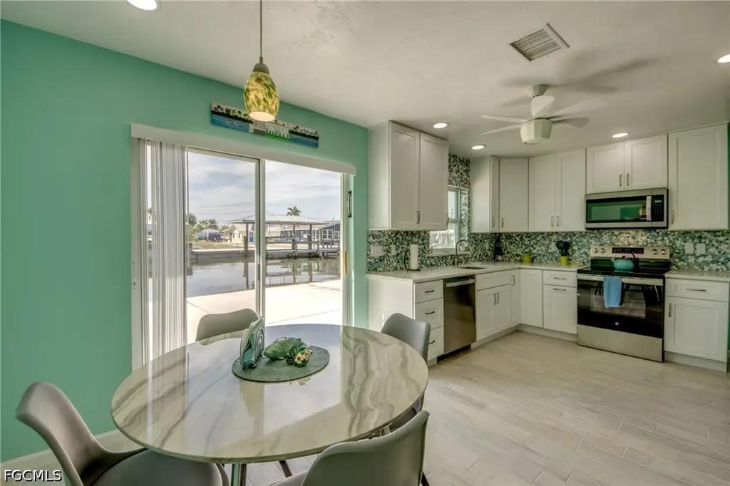 2567 Cay Cove Matlacha FL 33993