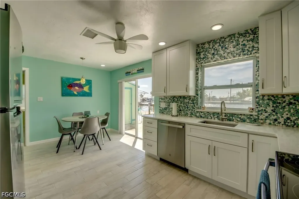 2567 Cay Cove Matlacha FL 33993