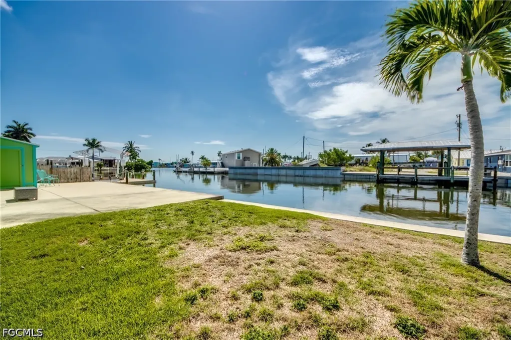 2567 Cay Cove Matlacha FL 33993
