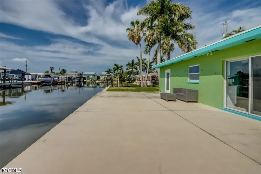 2567 Cay Cove Matlacha FL 33993