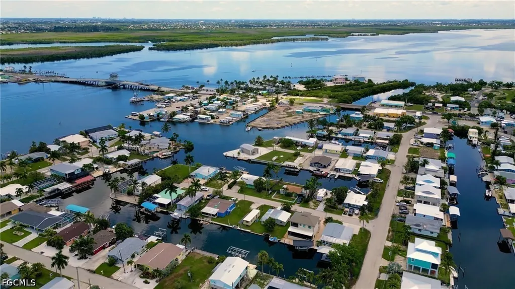 2567 Cay Cove Matlacha FL 33993