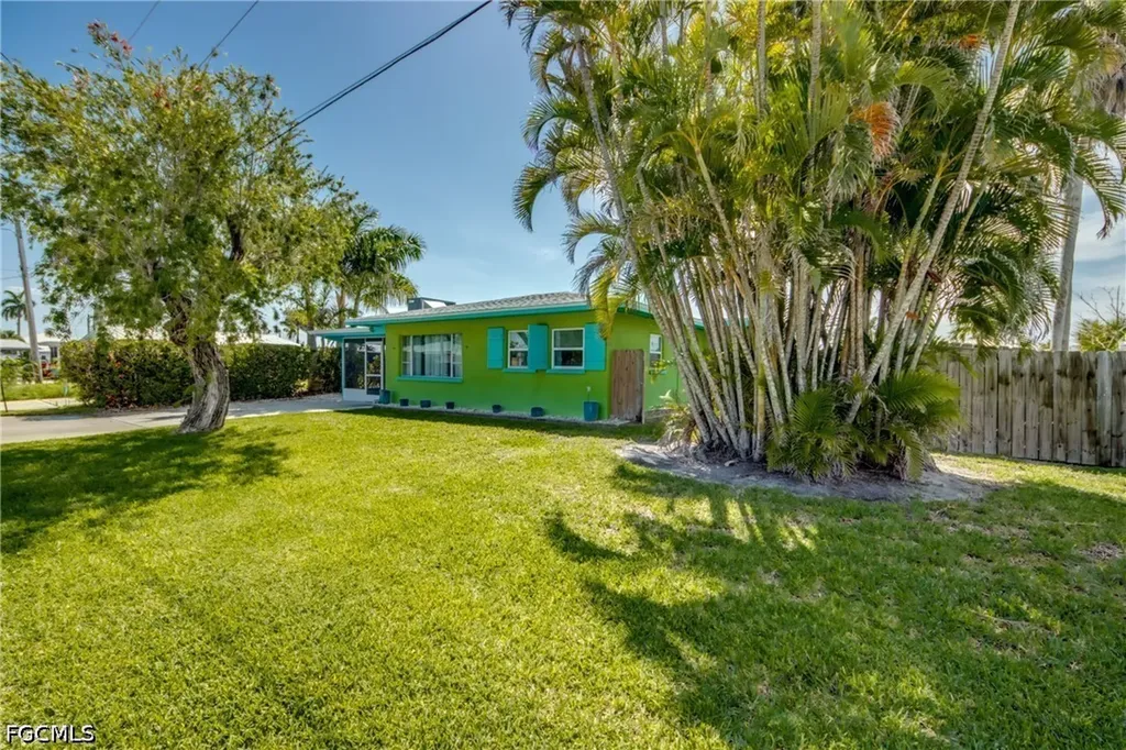2567 Cay Cove Matlacha FL 33993