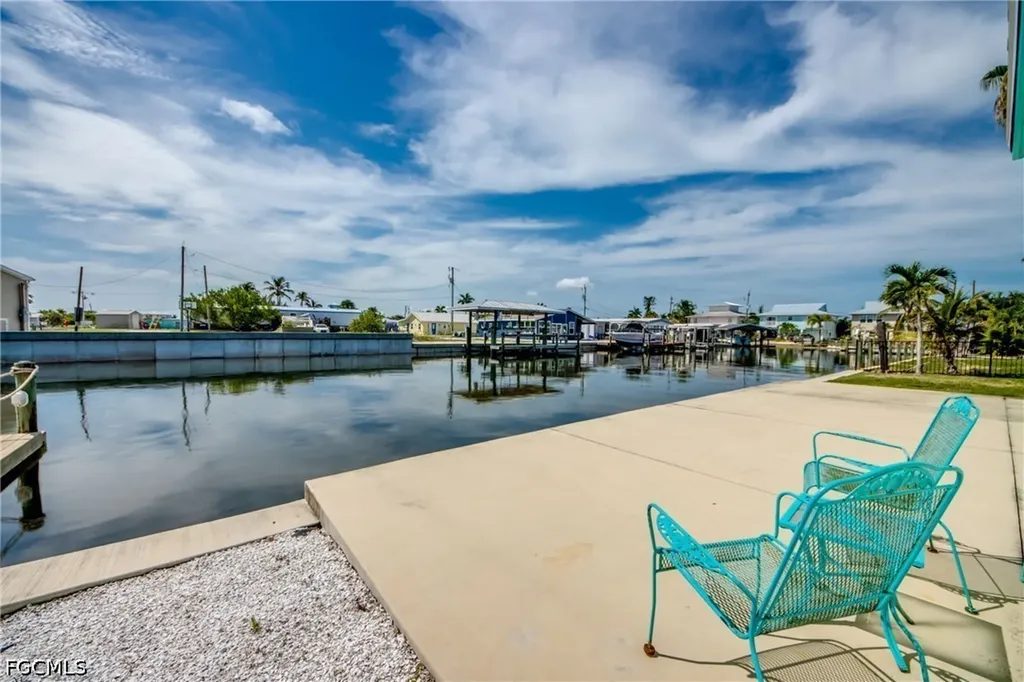 2567 Cay Cove Matlacha FL 33993
