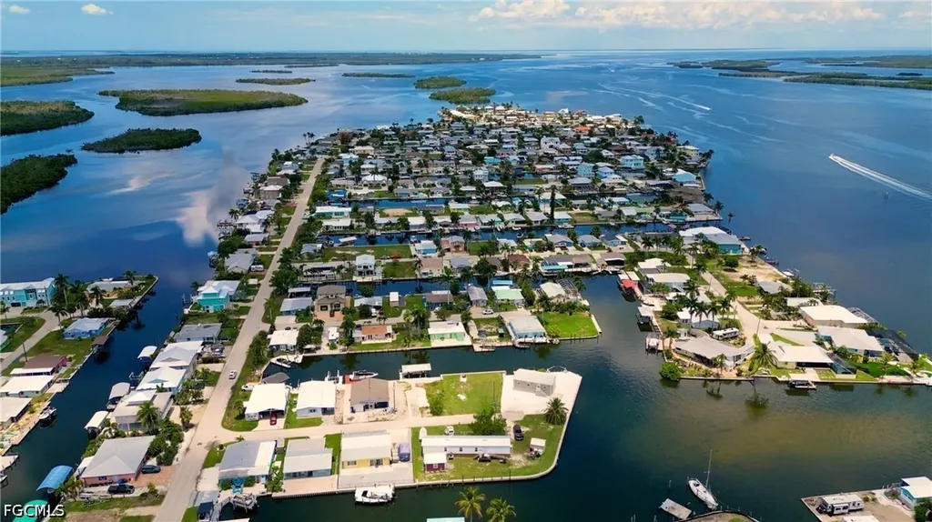 2567 Cay Cove Matlacha FL 33993