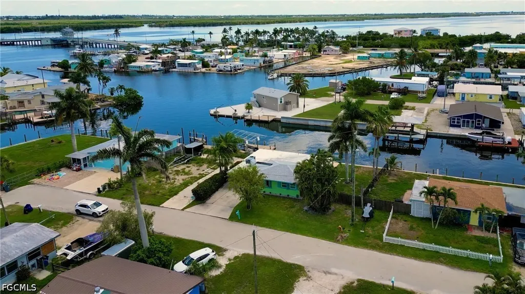 2567 Cay Cove Matlacha FL 33993