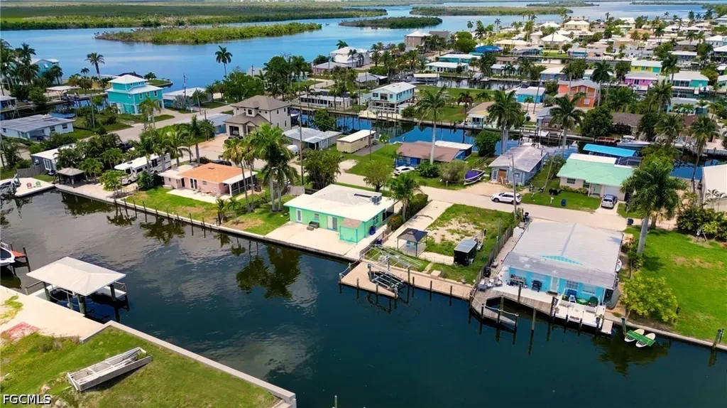 2567 Cay Cove Matlacha FL 33993