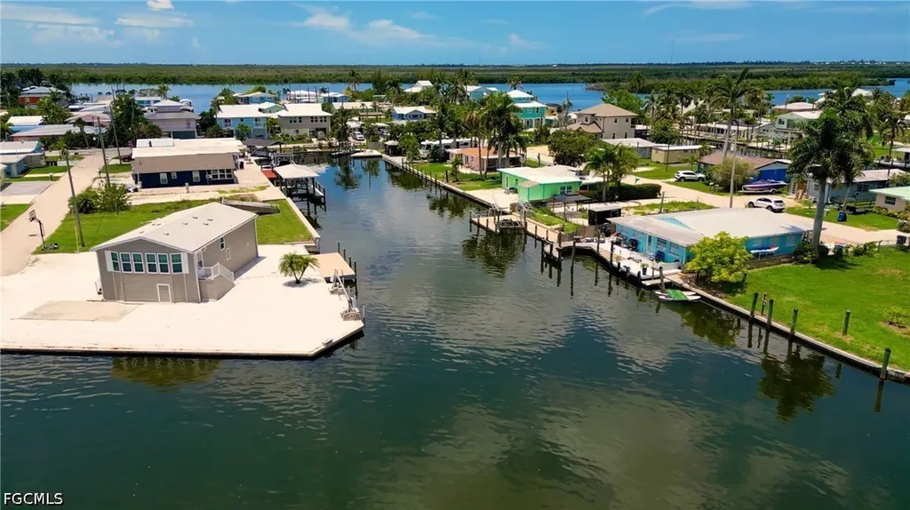 2567 Cay Cove Matlacha FL 33993