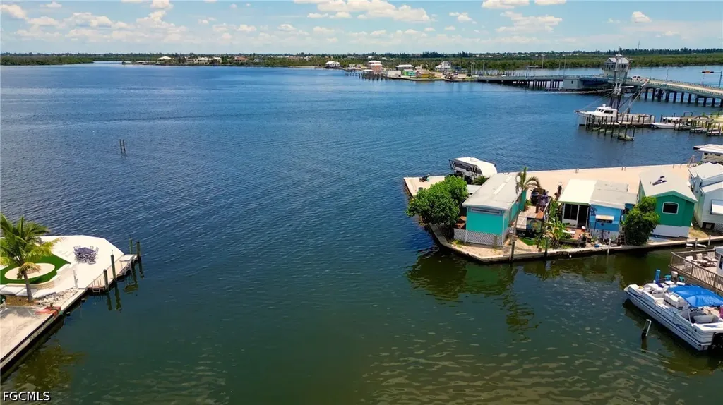 2567 Cay Cove Matlacha FL 33993