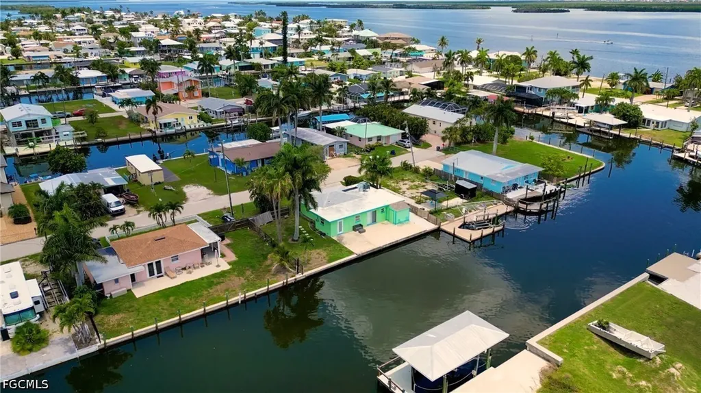 2567 Cay Cove Matlacha FL 33993