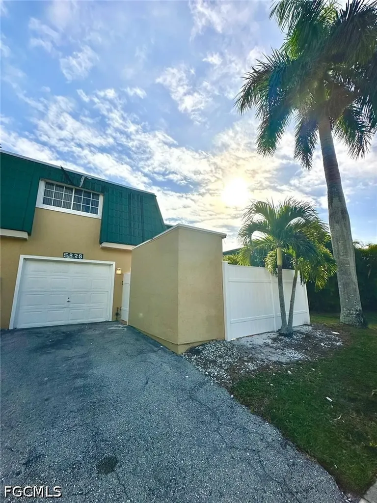 5826 Whiting Court Fort Myers FL 33919