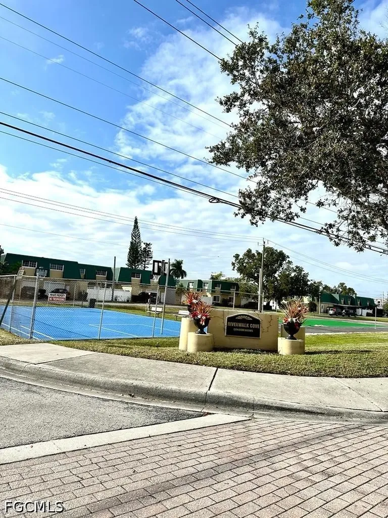 5826 Whiting Court Fort Myers FL 33919