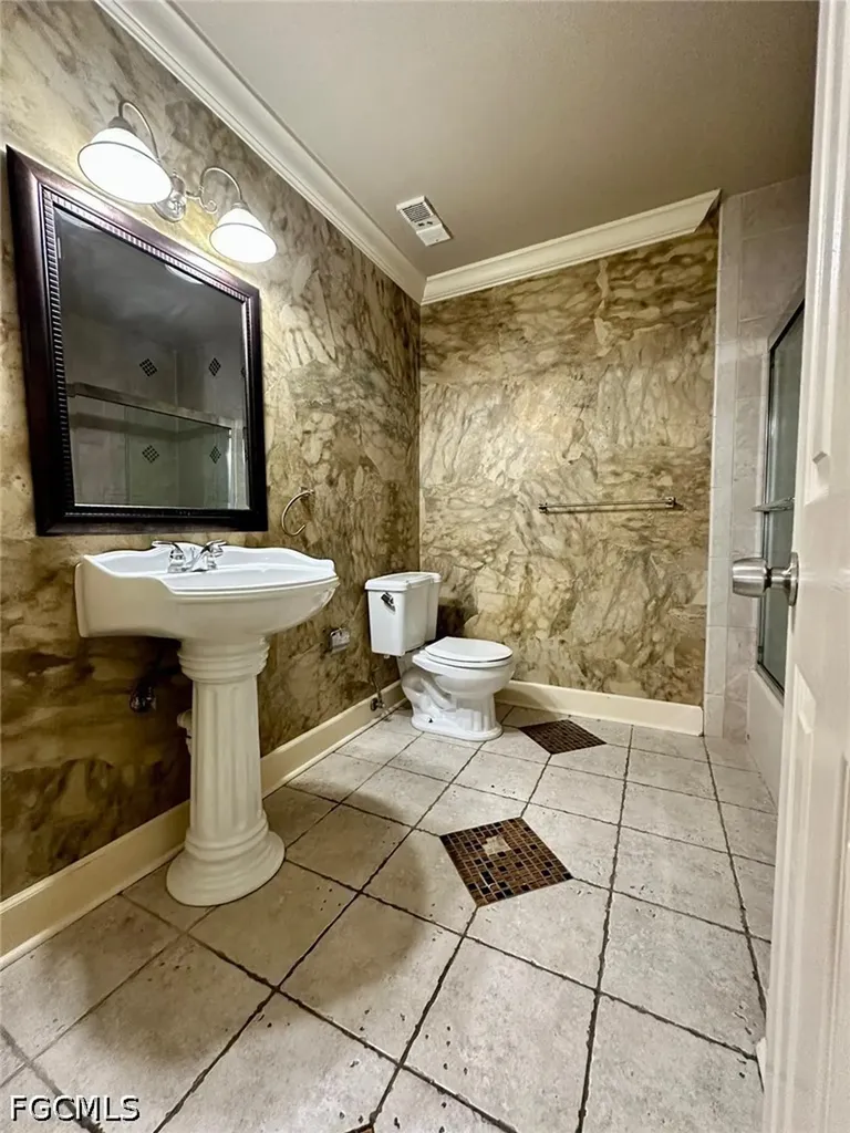 5826 Whiting Court Fort Myers FL 33919