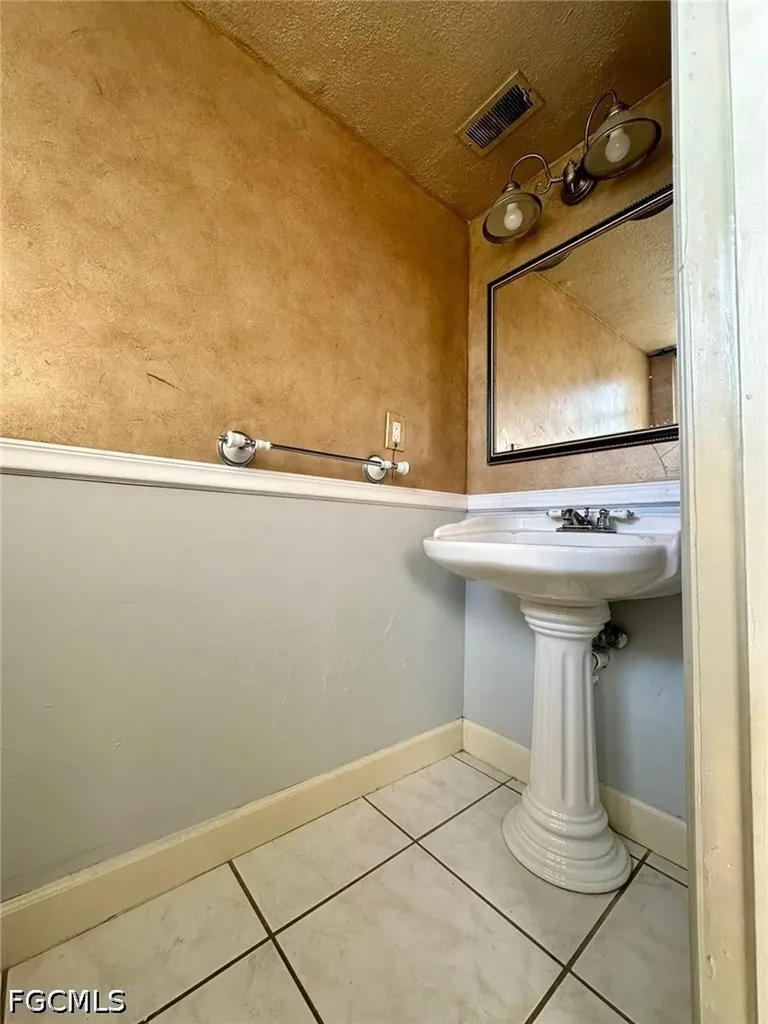 5826 Whiting Court Fort Myers FL 33919