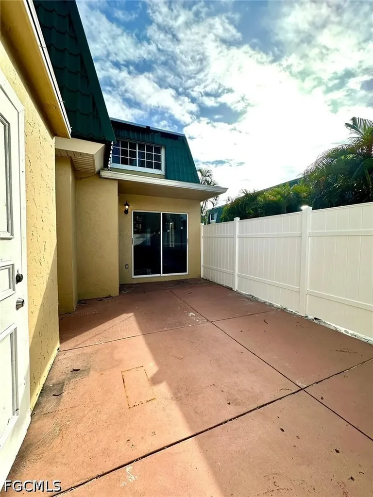 5826 Whiting Court Fort Myers FL 33919