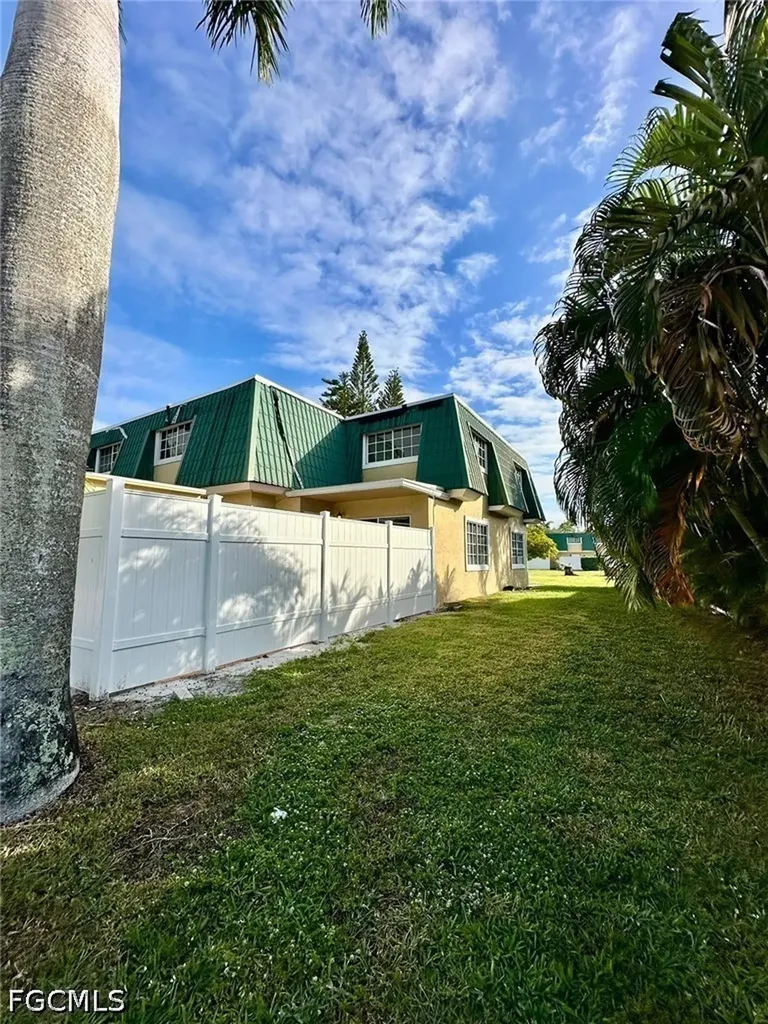 5826 Whiting Court Fort Myers FL 33919