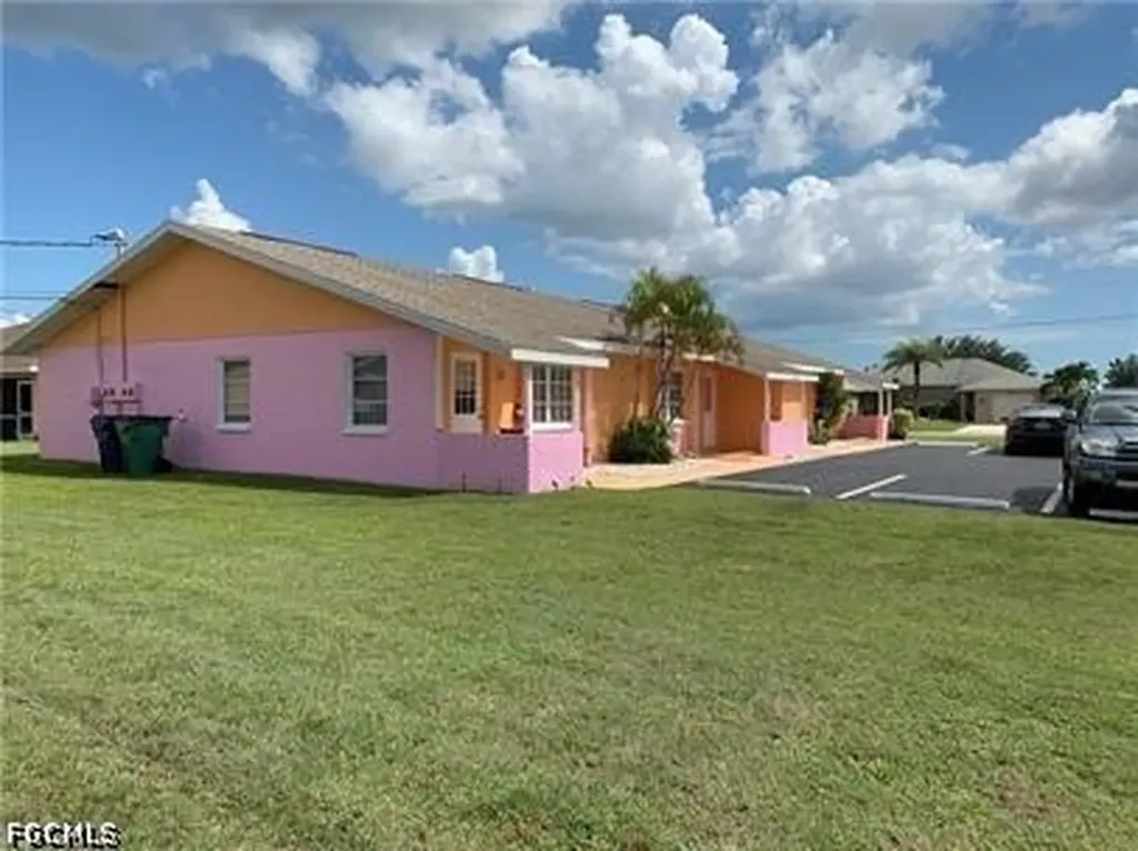 303 SW 3rd Place Cape Coral FL 33991