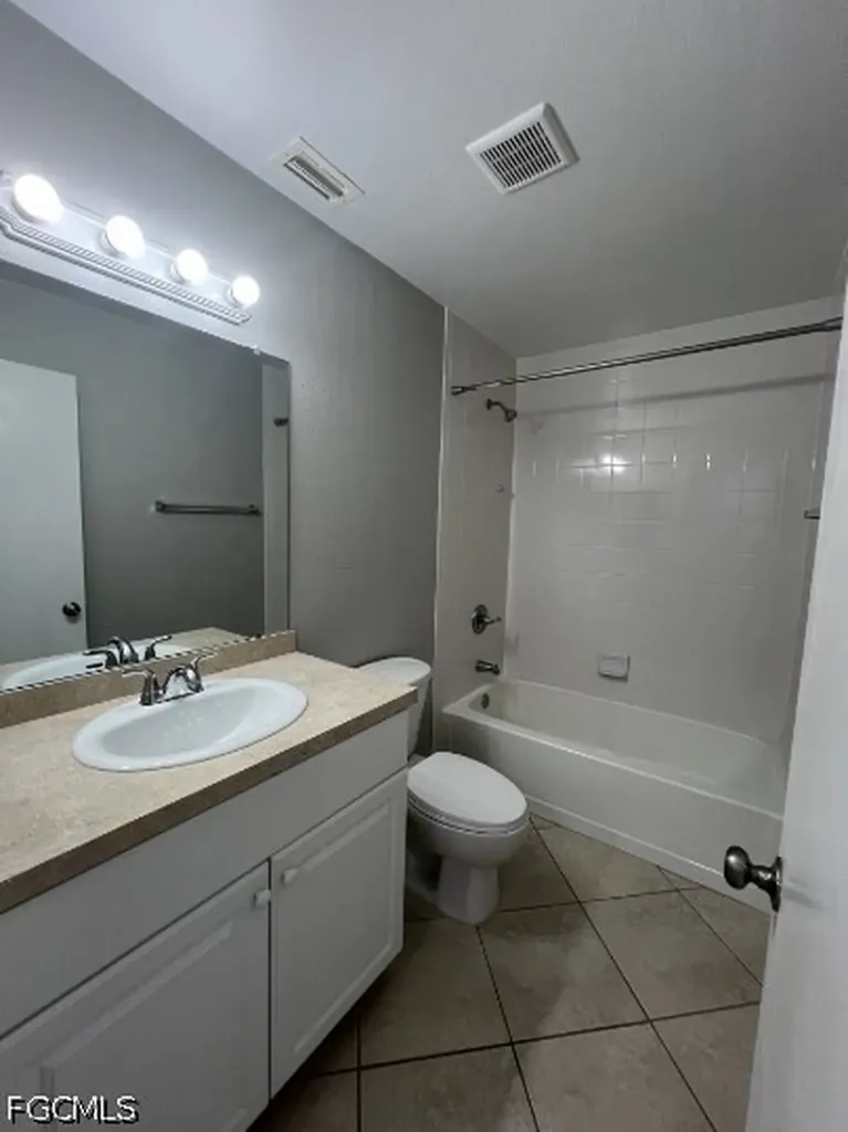 303 SW 3rd Place Cape Coral FL 33991