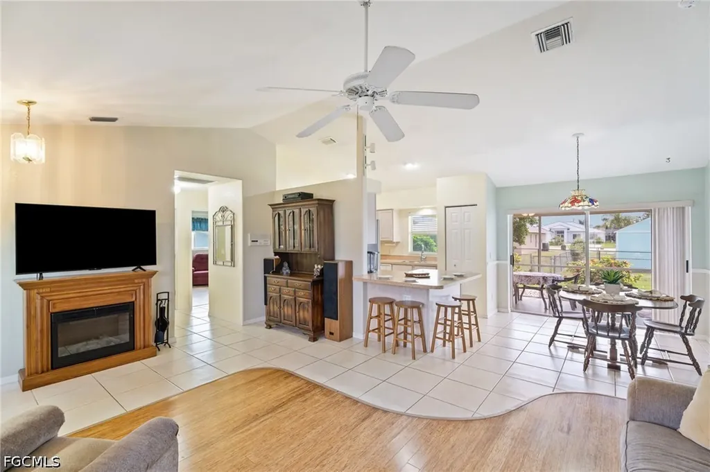 219 NE 7th Place Cape Coral FL 33909