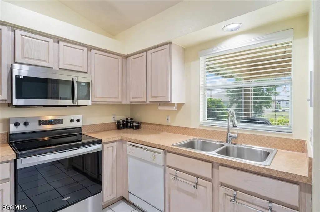 219 NE 7th Place Cape Coral FL 33909