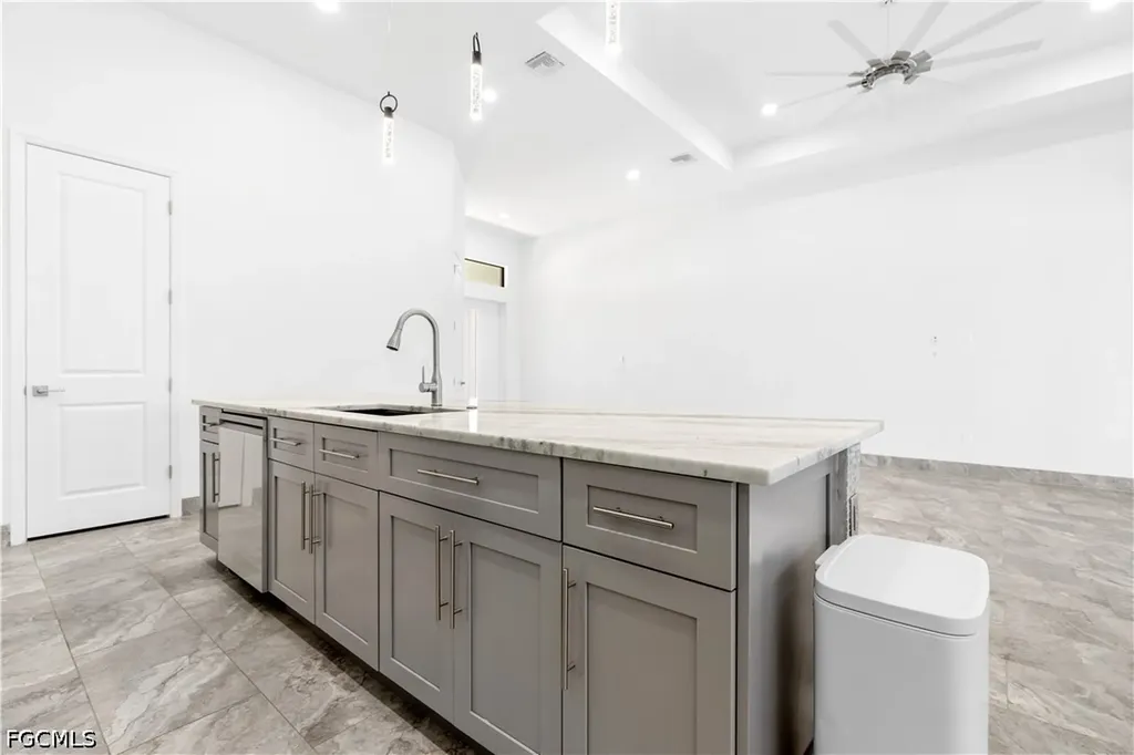 509 NE 5th Terrace Cape Coral FL 33909