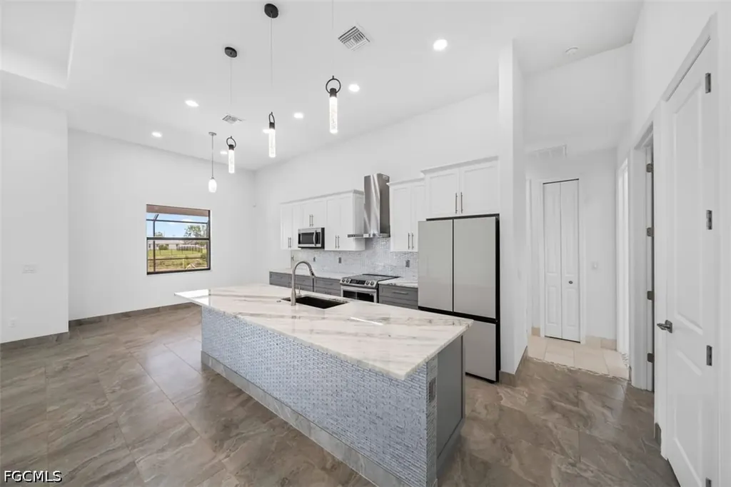509 NE 5th Terrace Cape Coral FL 33909