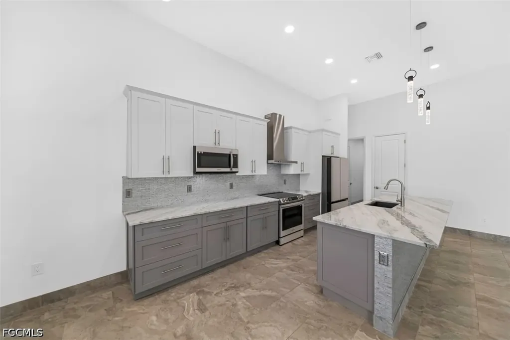 509 NE 5th Terrace Cape Coral FL 33909