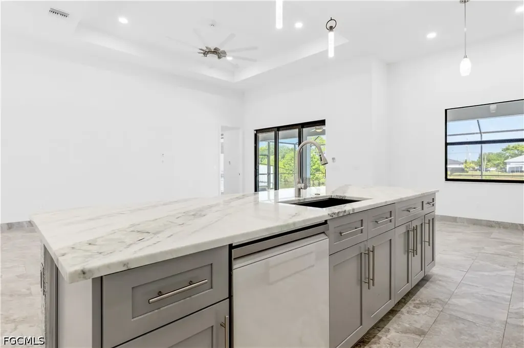 509 NE 5th Terrace Cape Coral FL 33909