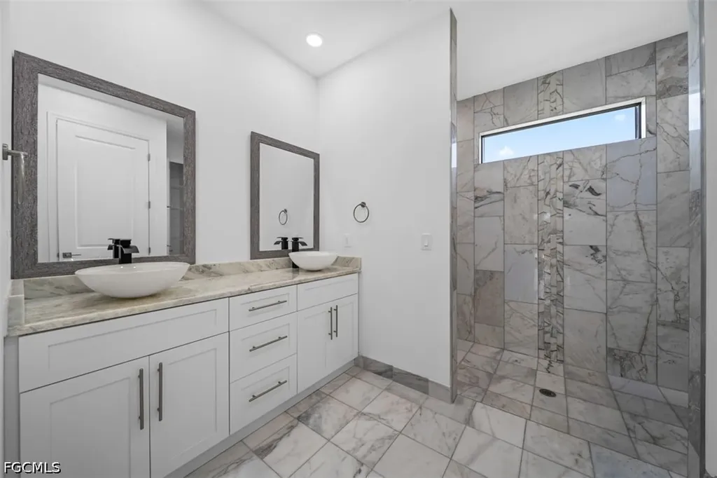 509 NE 5th Terrace Cape Coral FL 33909