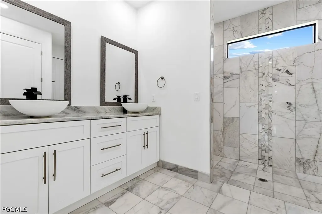 509 NE 5th Terrace Cape Coral FL 33909