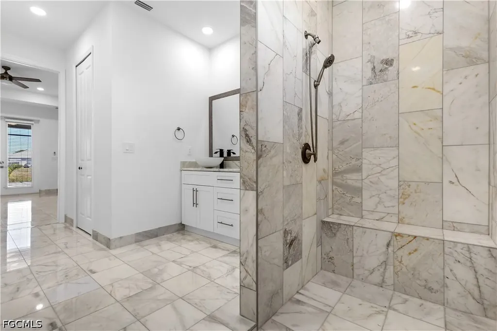 509 NE 5th Terrace Cape Coral FL 33909