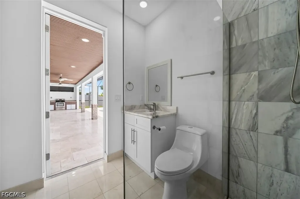 509 NE 5th Terrace Cape Coral FL 33909