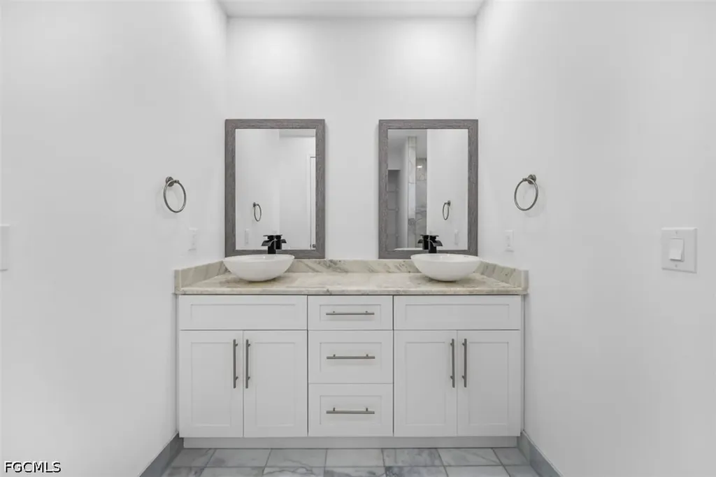 509 NE 5th Terrace Cape Coral FL 33909