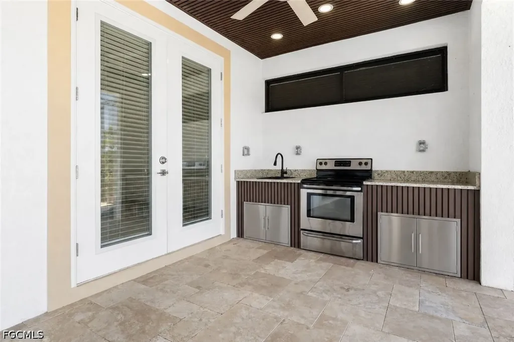 509 NE 5th Terrace Cape Coral FL 33909