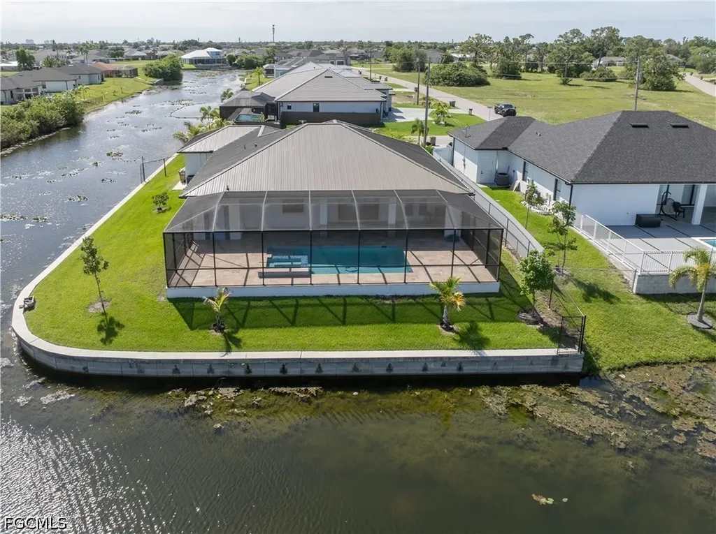 509 NE 5th Terrace Cape Coral FL 33909