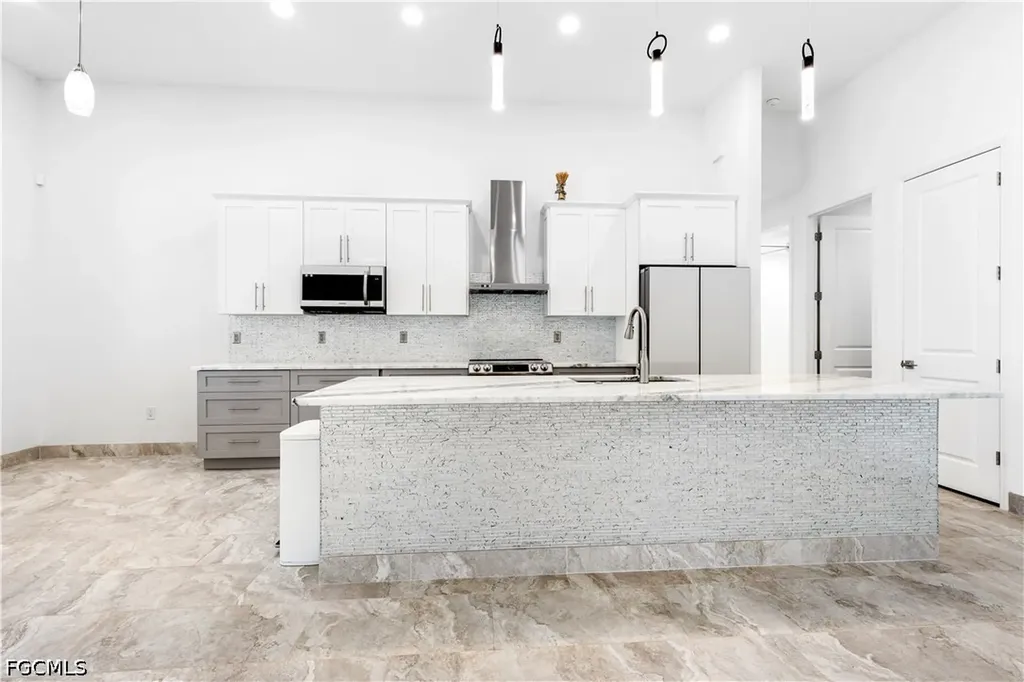 509 NE 5th Terrace Cape Coral FL 33909