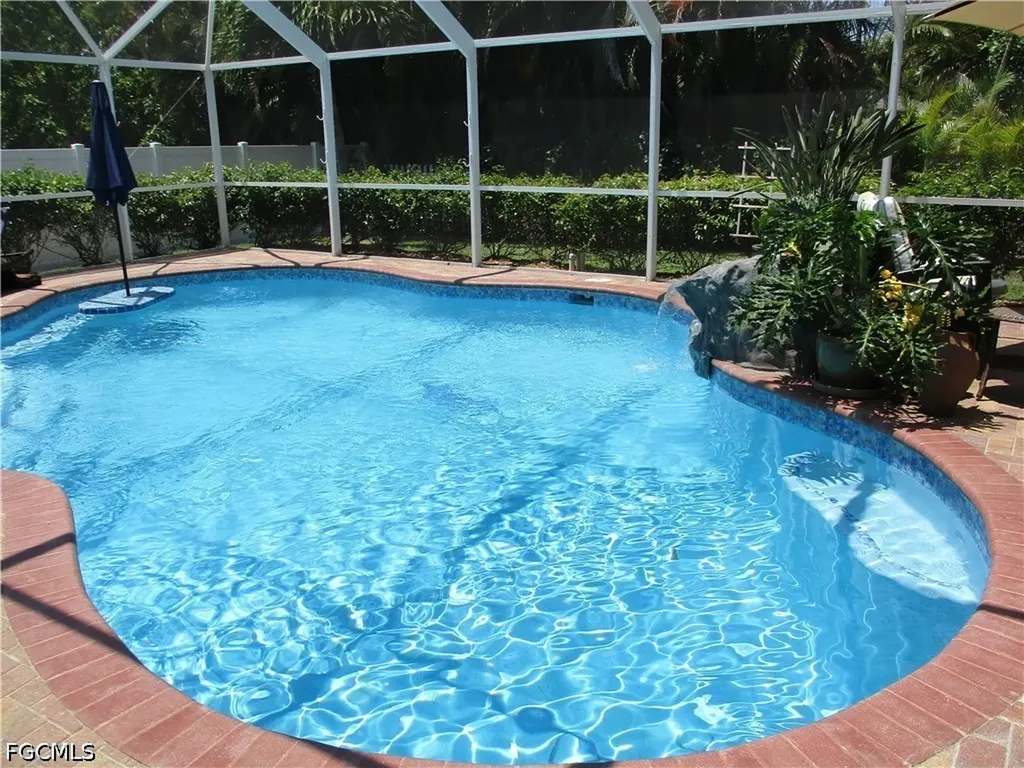 613 SE 2nd Terrace Cape Coral FL 33990
