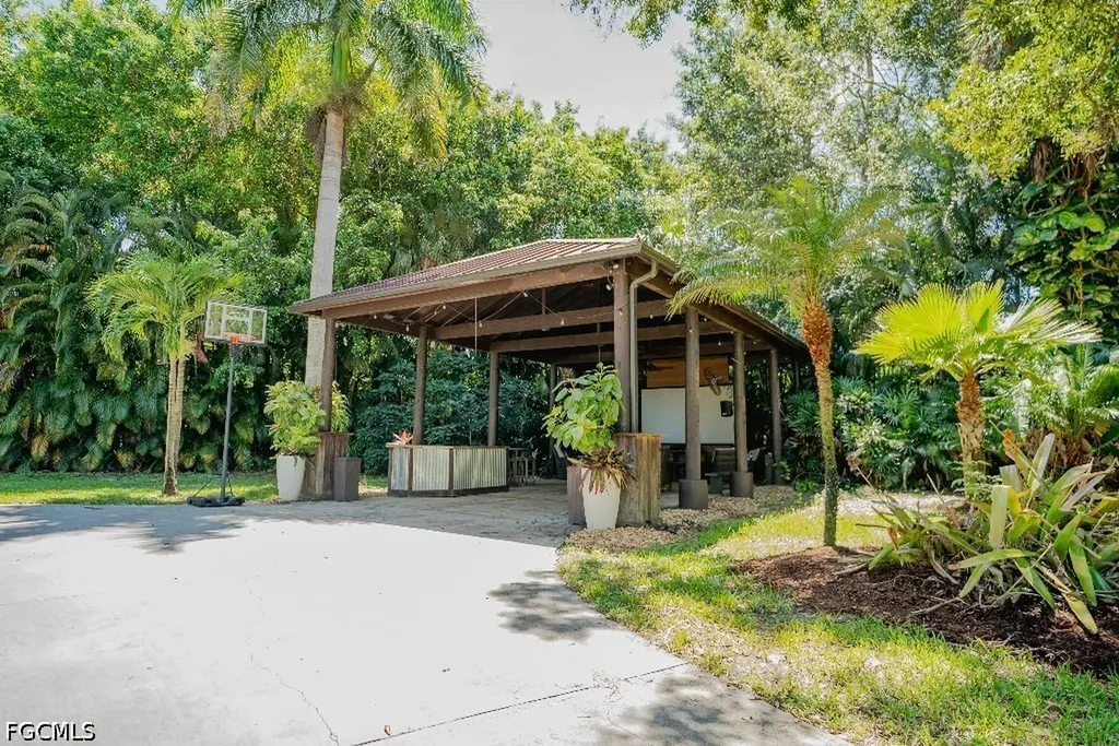 6100 Dogwood Way Naples FL 34116