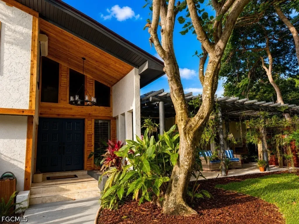 6100 Dogwood Way Naples FL 34116