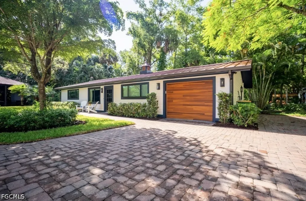 6100 Dogwood Way Naples FL 34116