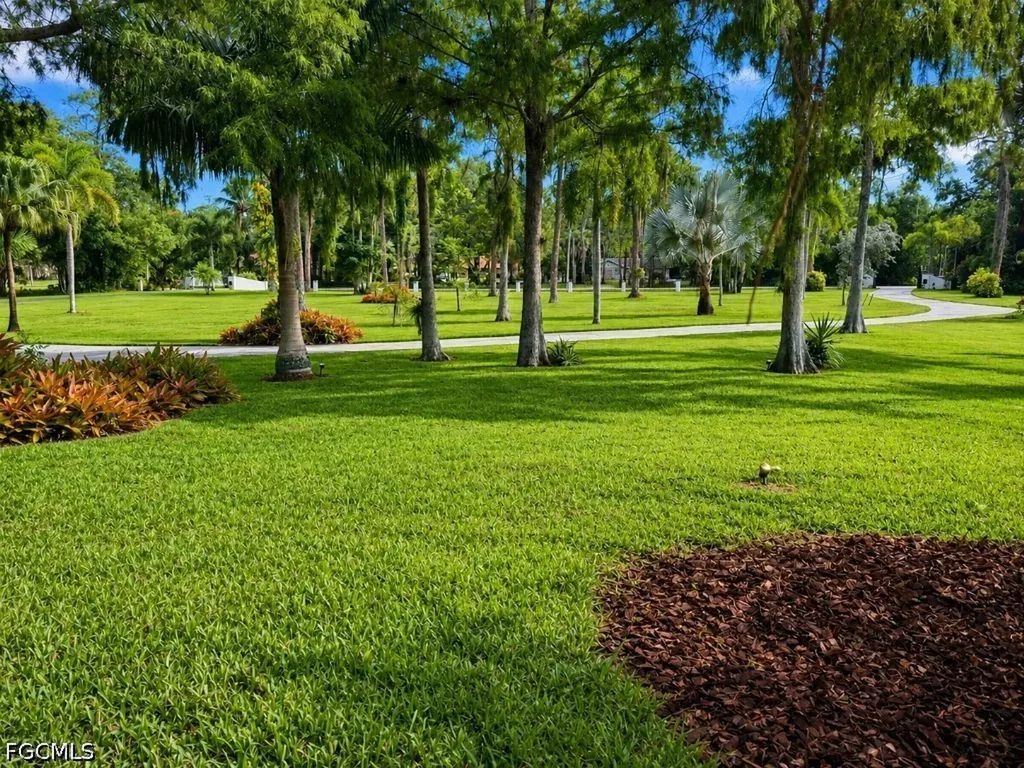 6100 Dogwood Way Naples FL 34116