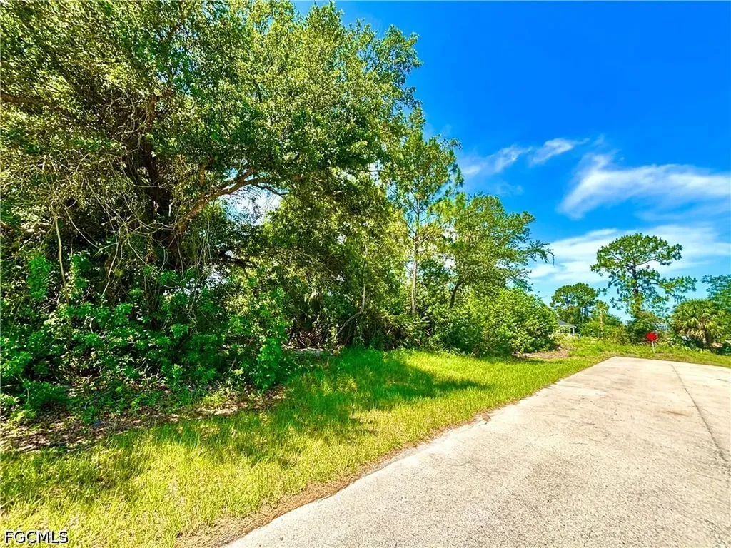 2909 4th Street SW Lehigh Acres FL 33976