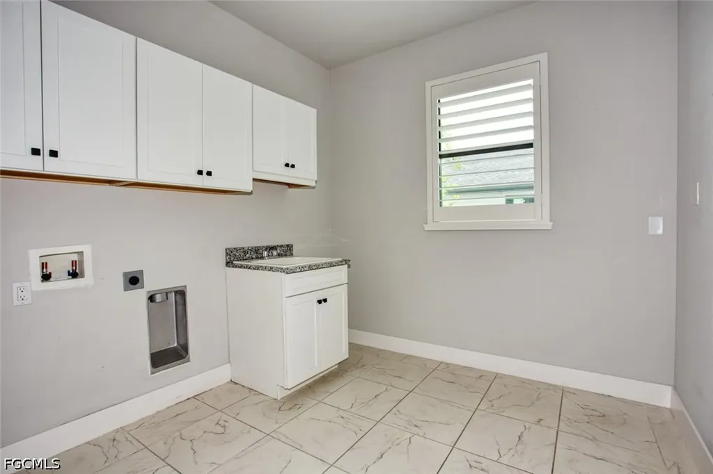 1521 SW 43rd Lane Cape Coral FL 33914