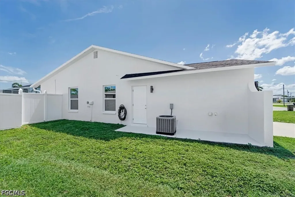 623 SE 31st Lane Cape Coral FL 33904