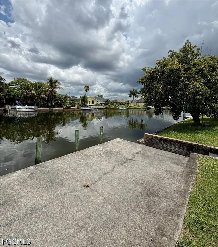 315 SE 20th Court Cape Coral FL 33990