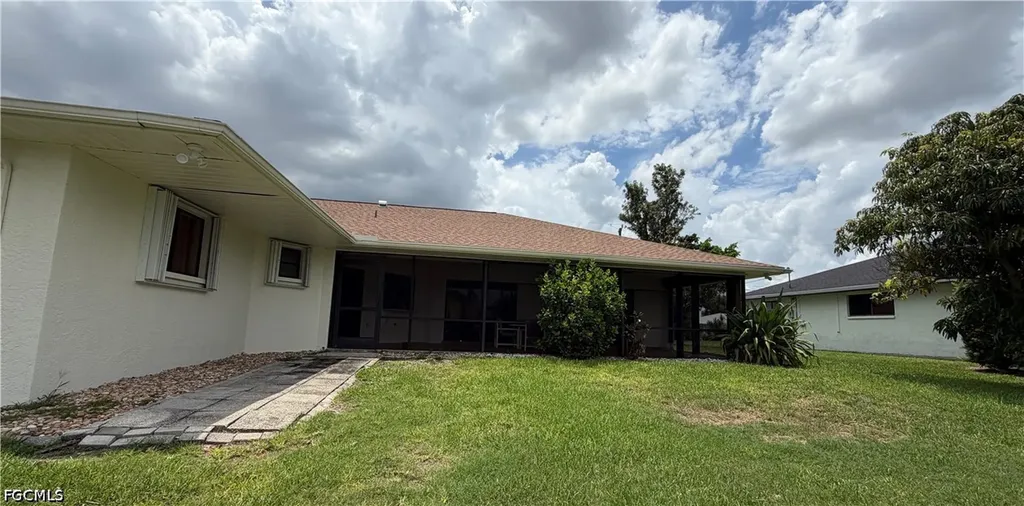315 SE 20th Court Cape Coral FL 33990